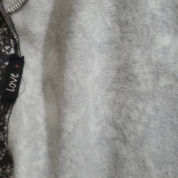 LOVE Blk/White Reptilian Print Cwl Neck Sweatshirt-Long Sleeves w/Gold LOVE-EUC - Picture 11 of 16